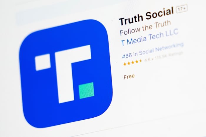 Lawsuit seeks to ban Trump Media from charging for early access to president's posts on US policy - News4JAX