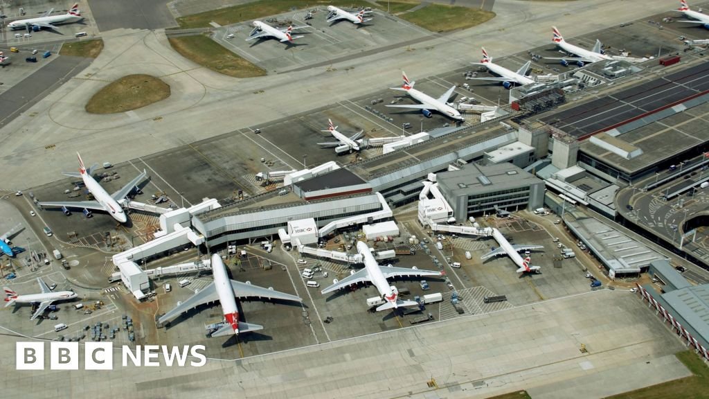 Major UK airports hit by air traffic control problems - BBC