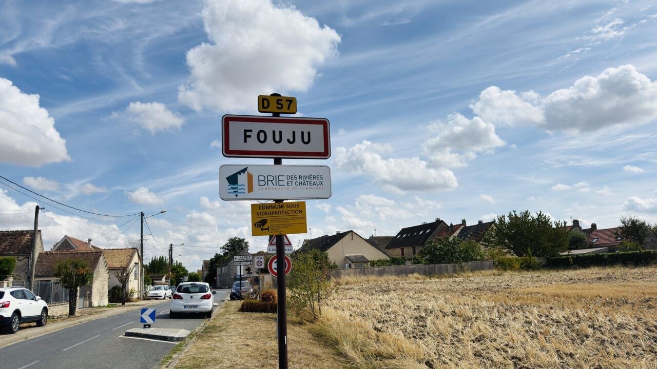 Environmental activists angry over controversial AI data centre near Paris 1 Environmental activists angry over controversial AI data centre near Paris https://internetconnectz.com/environmental-activists-angry-over-controversial-ai-data-centre-near-paris/ Environment Connectz