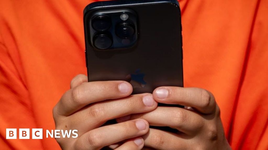 New law to force tech firms to prevent children from taking nude images - BBC