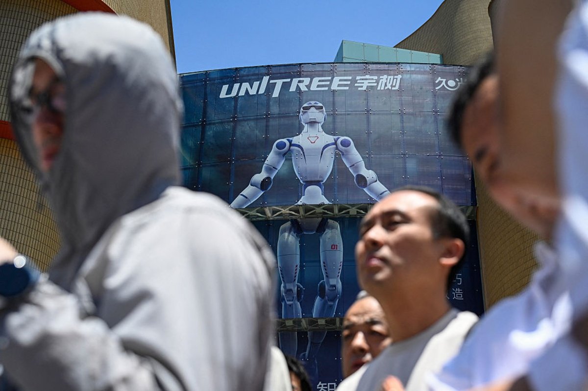 Qwen3.8-Max-0902 Beats Claude Opus 5 on Coding: China Law Still Owns Every Call - Tech Times
