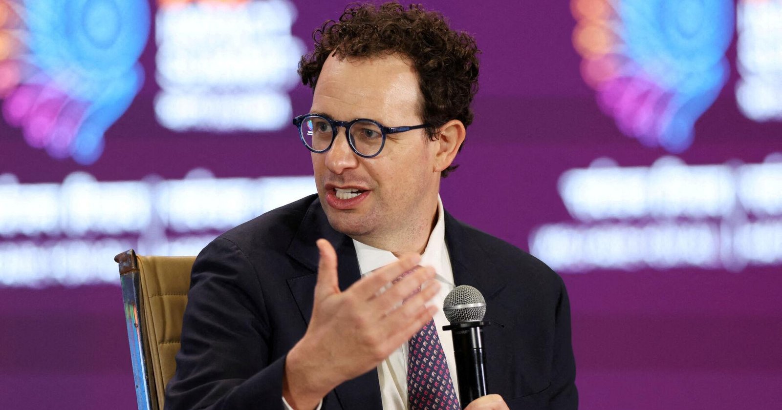 Anthropic CEO urges AI companies to slow model development - news8000.com
