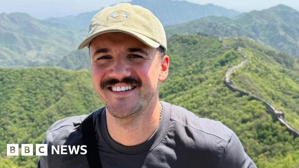 Adventurer who lost leg says 'don't send me money'