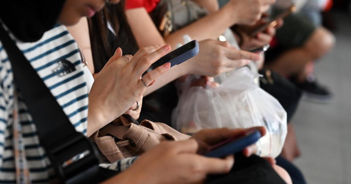 What we lose when we read only social media